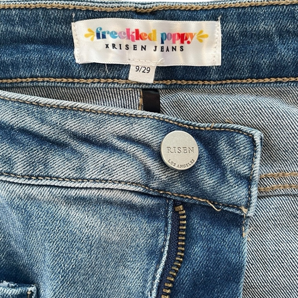 Risen High Rise Light Wash Wide Leg Flare Jeans 70s Premium Denim Size 9/29 - Picture 9 of 17
